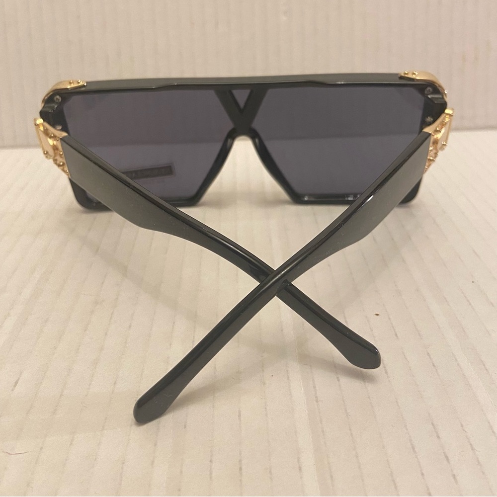 NY New York Black and Gold Rectangular Max UV Protection Sunglasses. - Picture 3 of 5